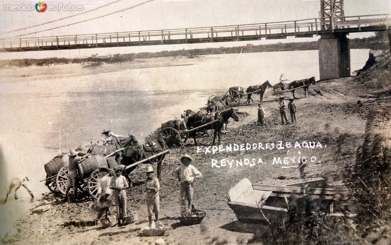 Tipos mexicanos vendedores y Expendedores de agua. ( Circulada el 20 de Marzo de 1927 ).