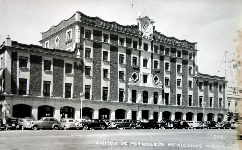 Edificio de petroleos mexicanos.