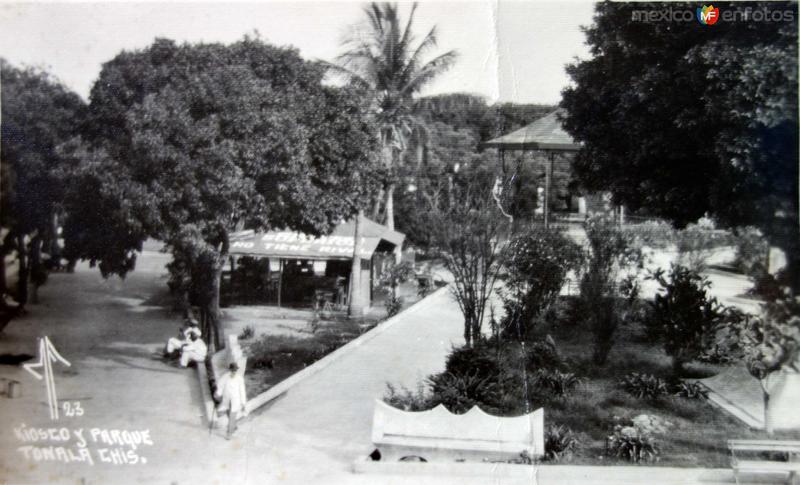 Kiosko y parque.