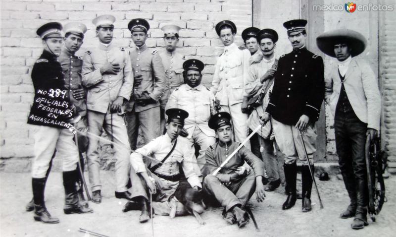 Oficiales federales en Aguascalientes durante La Revolucion Mexicana.