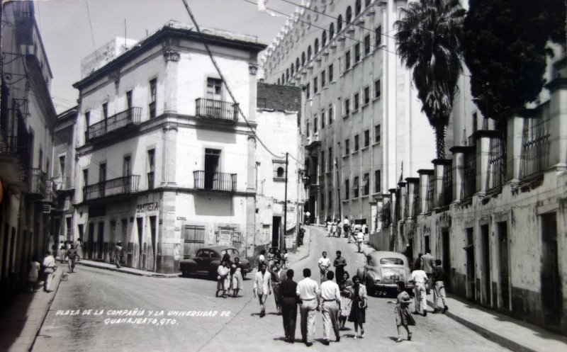 Plaza deLa Compania y de La Universidad.