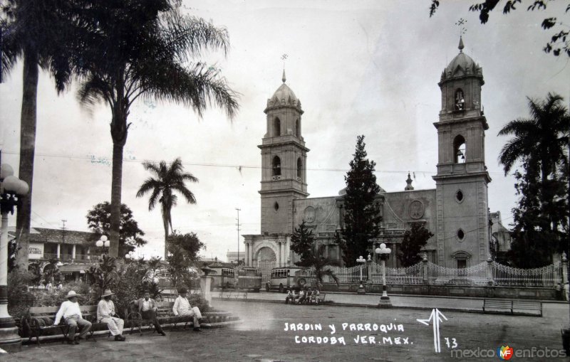 La Parroquia y jardin.