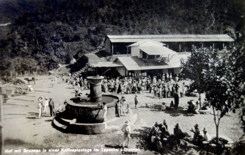 Fuente y plaza principal ( Circulada el 4 de Noviembre de 1935 ).