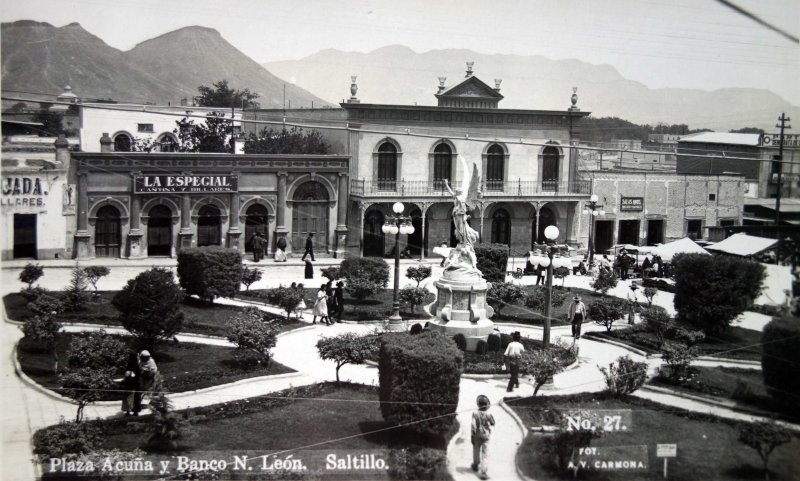 Plaza Acuna y banco N Leon.( Circulada el 1 de Marzo de 1930 ).