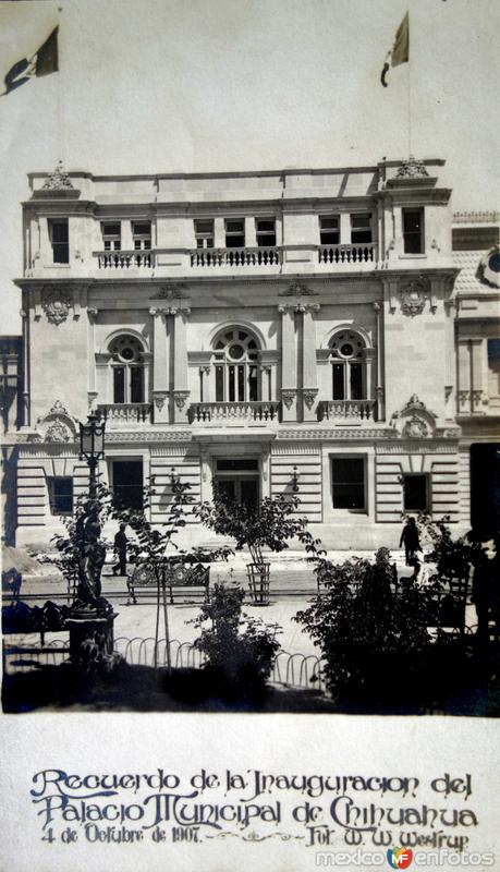 Recuerdo de La Inaguracion del Palacio Municipal ( 4 de Octubrede 1907 )