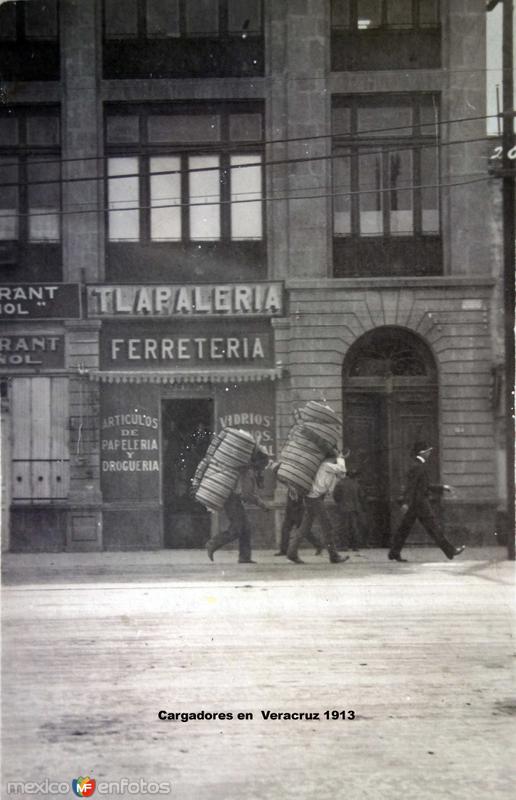Cargadores en Veracruz 1913 Durante la Revolucion Mexicana.