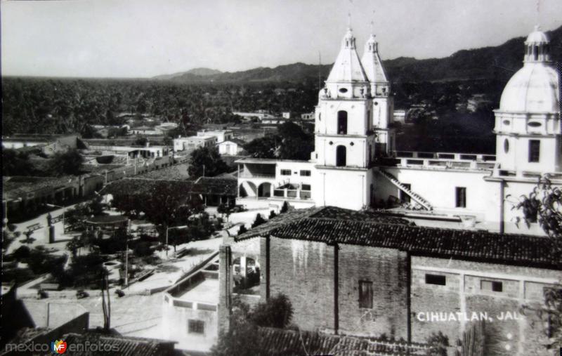 La Iglesia y plaza.