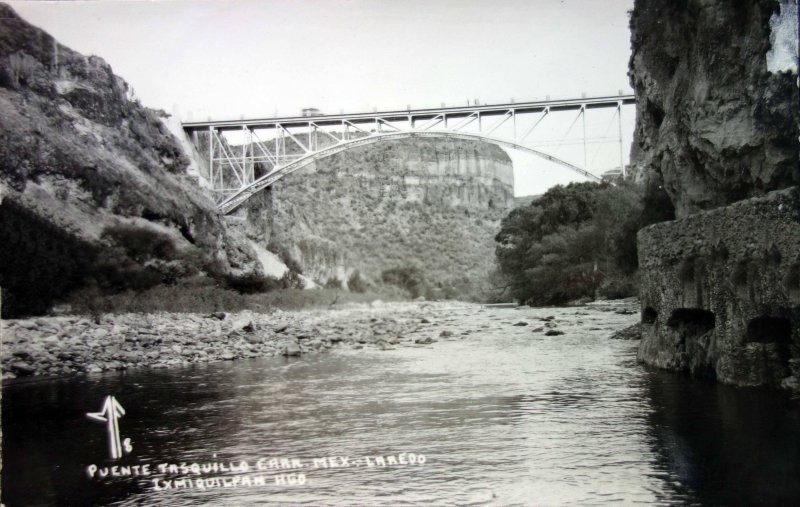 Puente Taxquilla carretera Mexico -Laredo.