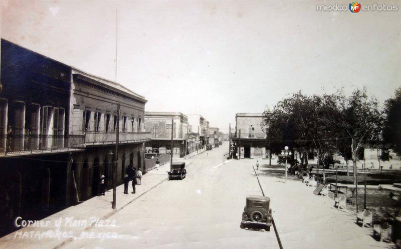 Esquina y Plaza principal.