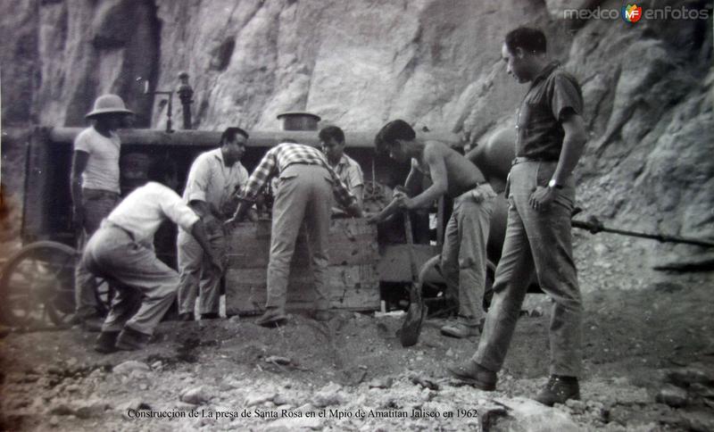 Trabajadores en la Construccion de La presa de Santa Rosa en el Mpio de Amatitan Jalisco en 1962.