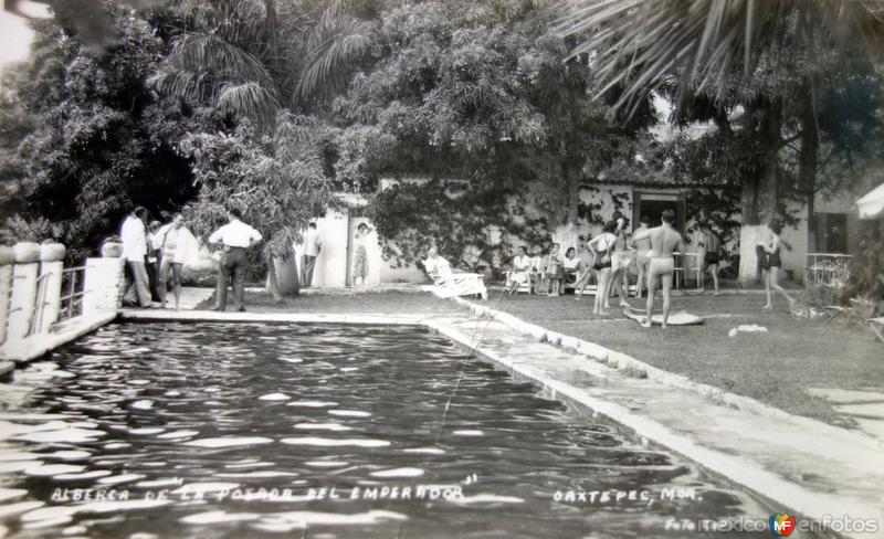 Alberca de La Posada del Emperador ( Circulada el 26 de Octubre de 1956 ).