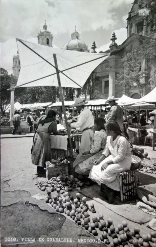 Tipos Mexicanos vendedoras de manzanas en La Villa de Guadalupe..