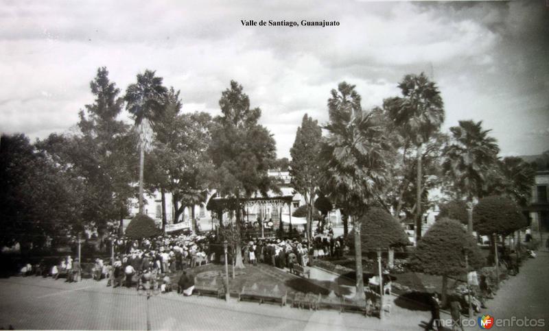 La Plaza en dia festivo Valle de Santiago, Guanajuato.