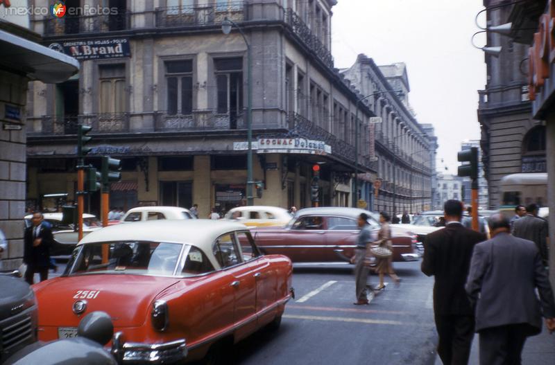 Esquina de Avenida 5 de Mayo y Calle Florencio Mata (1958)