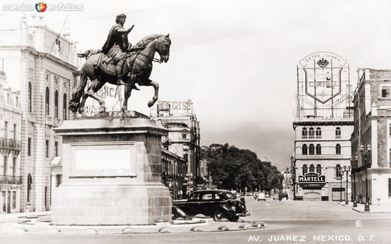 Avenida Juárez y Monumento a Carlos IV (El Caballito)