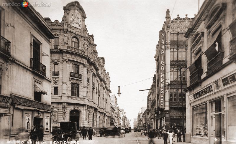 Avenida 16 de Septiembre, con Banco de Londres y México, y edificio de la Tampico News Company