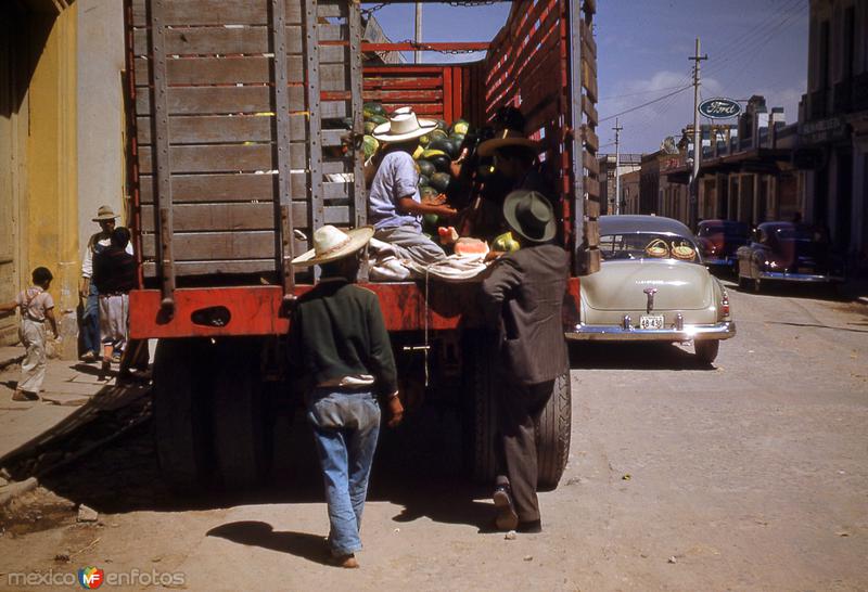 Descargando sandías (1950)