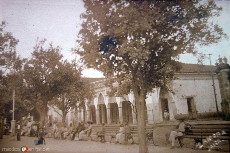 La Plaza y Portales.