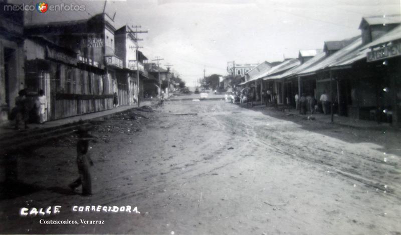 Calle Corregidora Coatzacoalcos, Veracruz. ( Circulada el 1 de Diciembre de 1938 ).