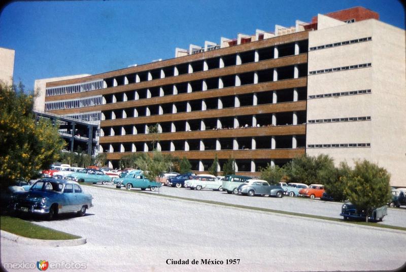 Un estacionamiento Ciudad de México ( 1957 ).
