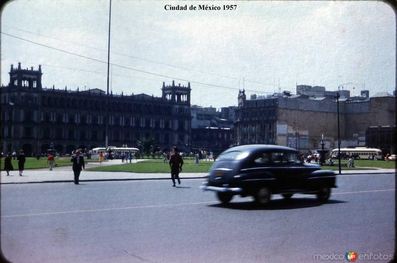 El Zocalo Ciudad de México 1957 .