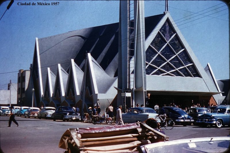 Una Iglesia Ciudad de México ( 1957 ).