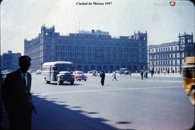 El Zocalo Ciudad de México 1957 .