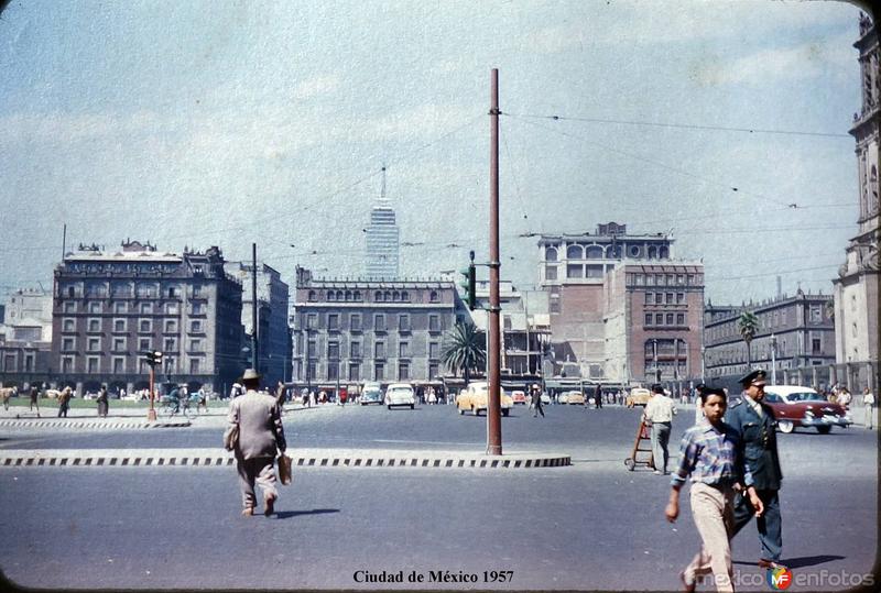 El Zocalo Ciudad de México 1957 .