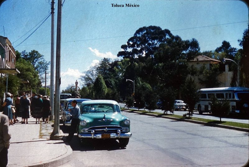 Escena callejera Toluca, México 1957.