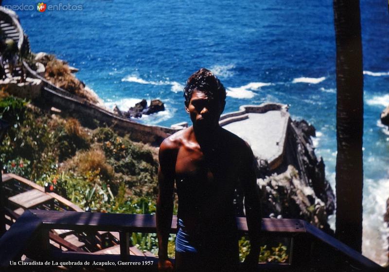 Un Clavadista de La quebrada de Acapulco, Guerrero 1957.