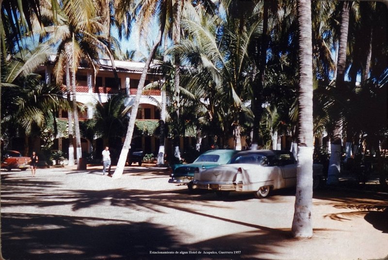 Estacionamiento del HOTEL LAS HAMACAS Acapulco, Guerrero 1957.