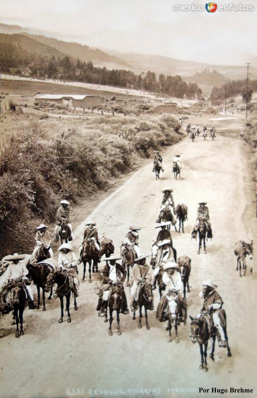 Revolucionarios por el Fotógrafo Hugo Brehme.