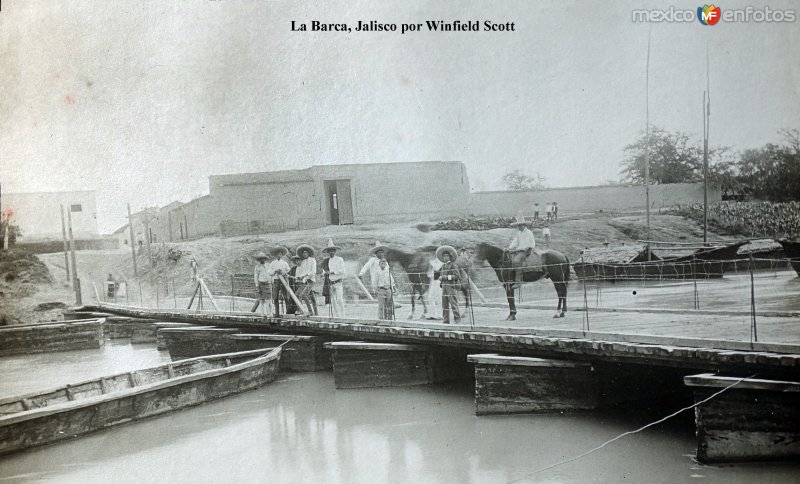 El Rio Lerma cruzando La Barca Jalisco por Fotógrafo Winfield Scott.