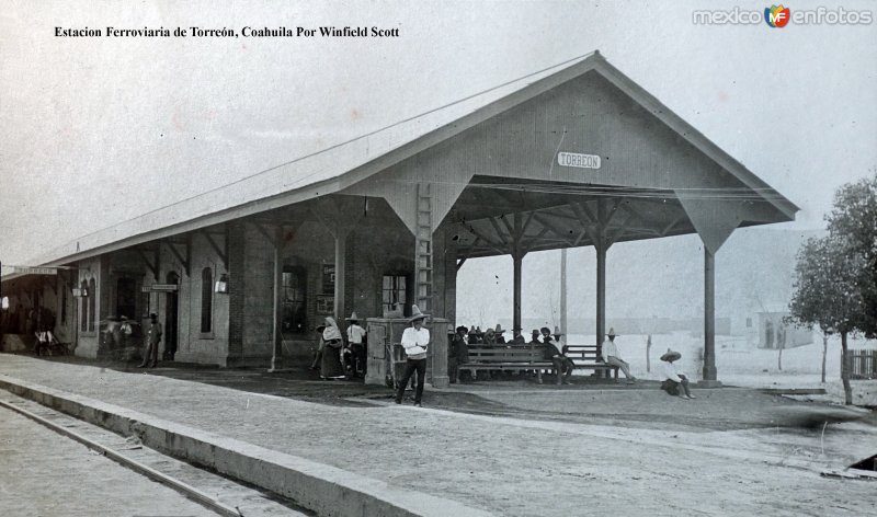 Estacion Ferroviaria por Fotógrafo Winfield Scott.