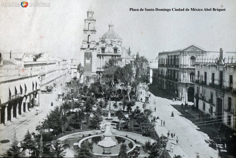 La Plaza de Santo Domingo  por el Fotógrafo Abel Briquet.
