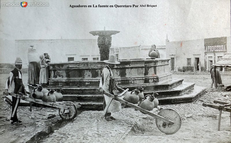 Aguadores en La Plaza  por el Fotógrafo Abel Briquet.