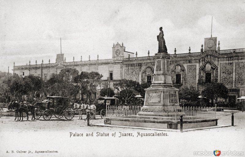 Palacio de Gobierno y Monumento a Juárez