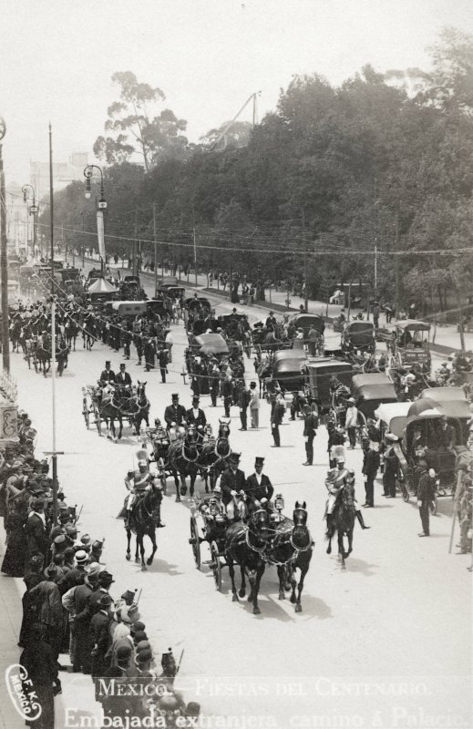 Embajada extranjera en camino a Palacio Nacional