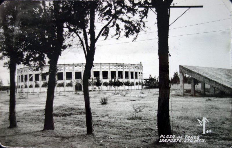 Plaza de toros. ( Circulada el 29 de Enero de 1950 ) .