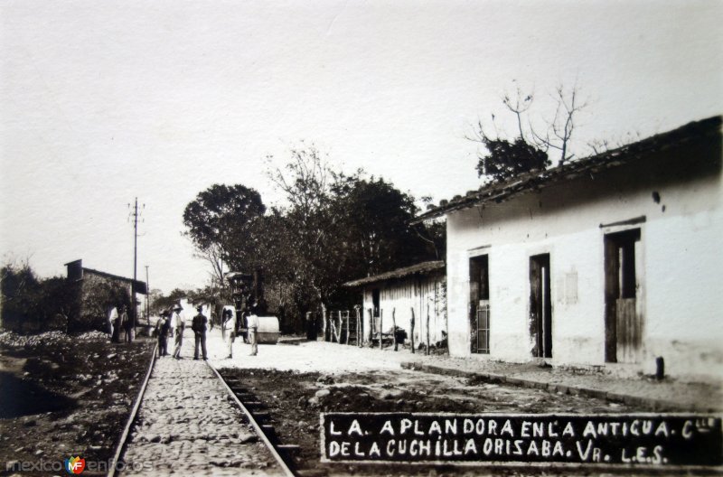 La Aplanadora en La antigua calle de La Cuchilla.