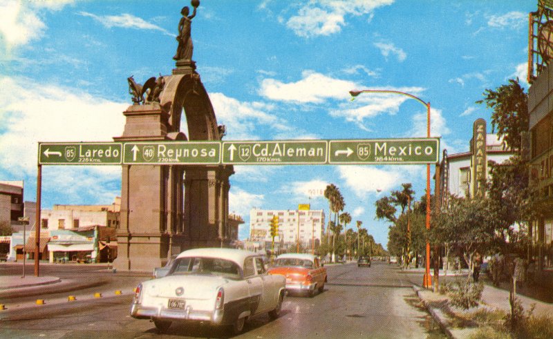 Avenida Madero y Arco de la Independencia