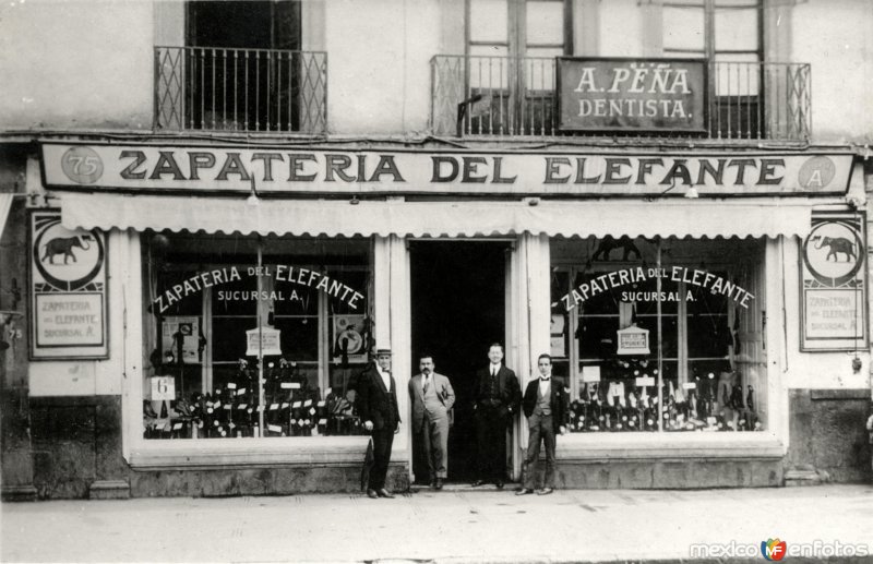 Zapatería del Elefante, en Isabel la Católica 14 (circa 1915)