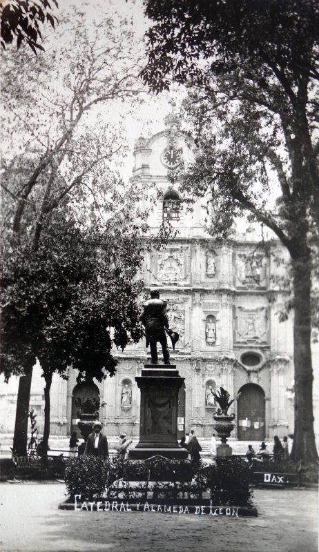 La Catedral y La Alameda de Leon.