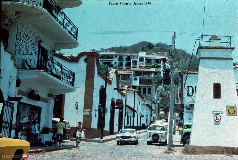 Escena en Nuevo Vallarta, Jalisco 1976 .
