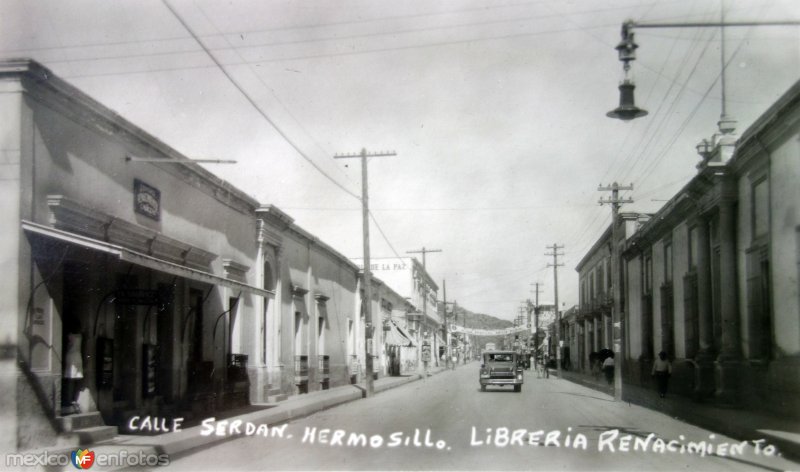 Calle Serdan y Libreria Renacimiento.