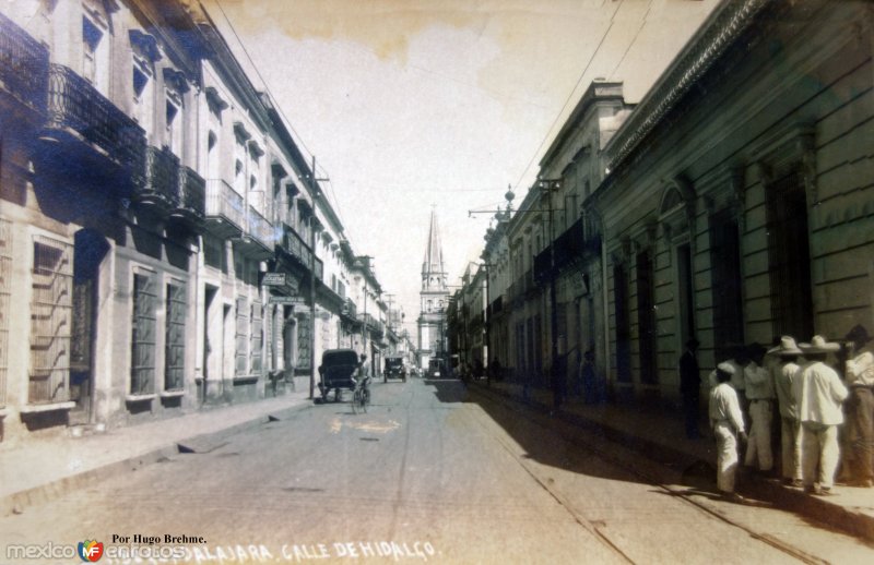 Calle de Hidalgo por el Fotógrafo Hugo Brehme.