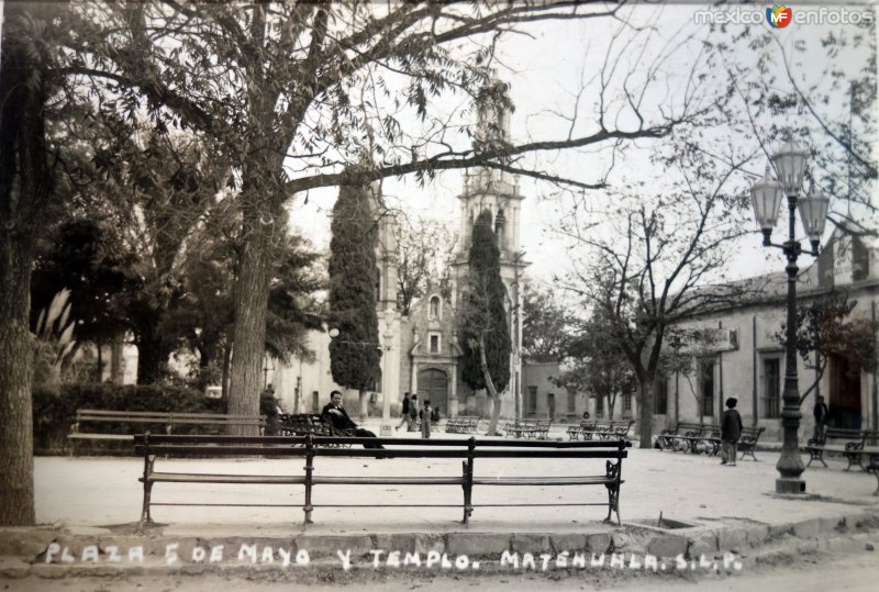 Plaza 5 de Mayo y templo.