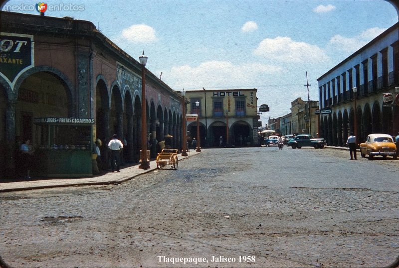 Escena callejera de Tlaquepaque, Jalisco 1958.