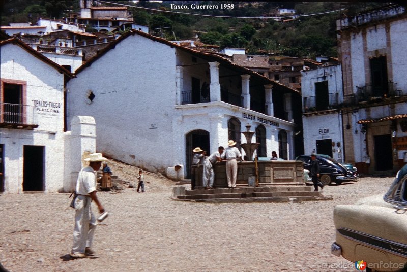 Escena callejera  de Taxco Guerrero 1958.