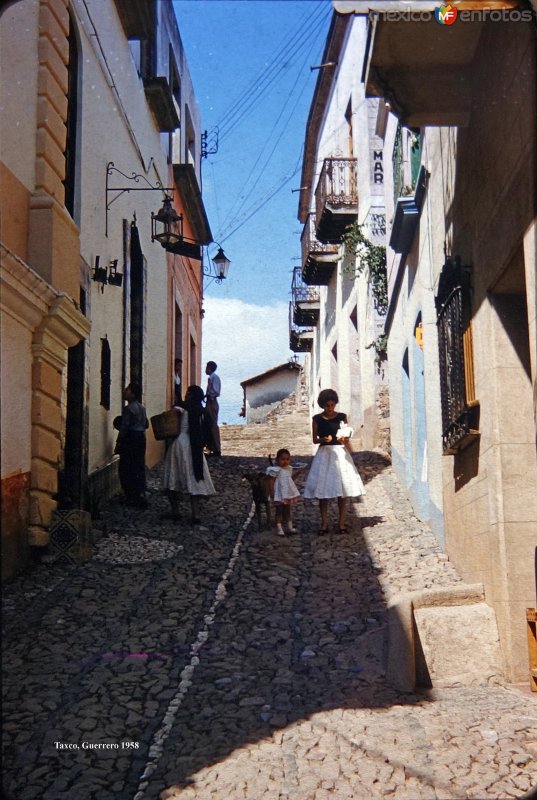 Escena callejera  de Taxco Guerrero 1958.